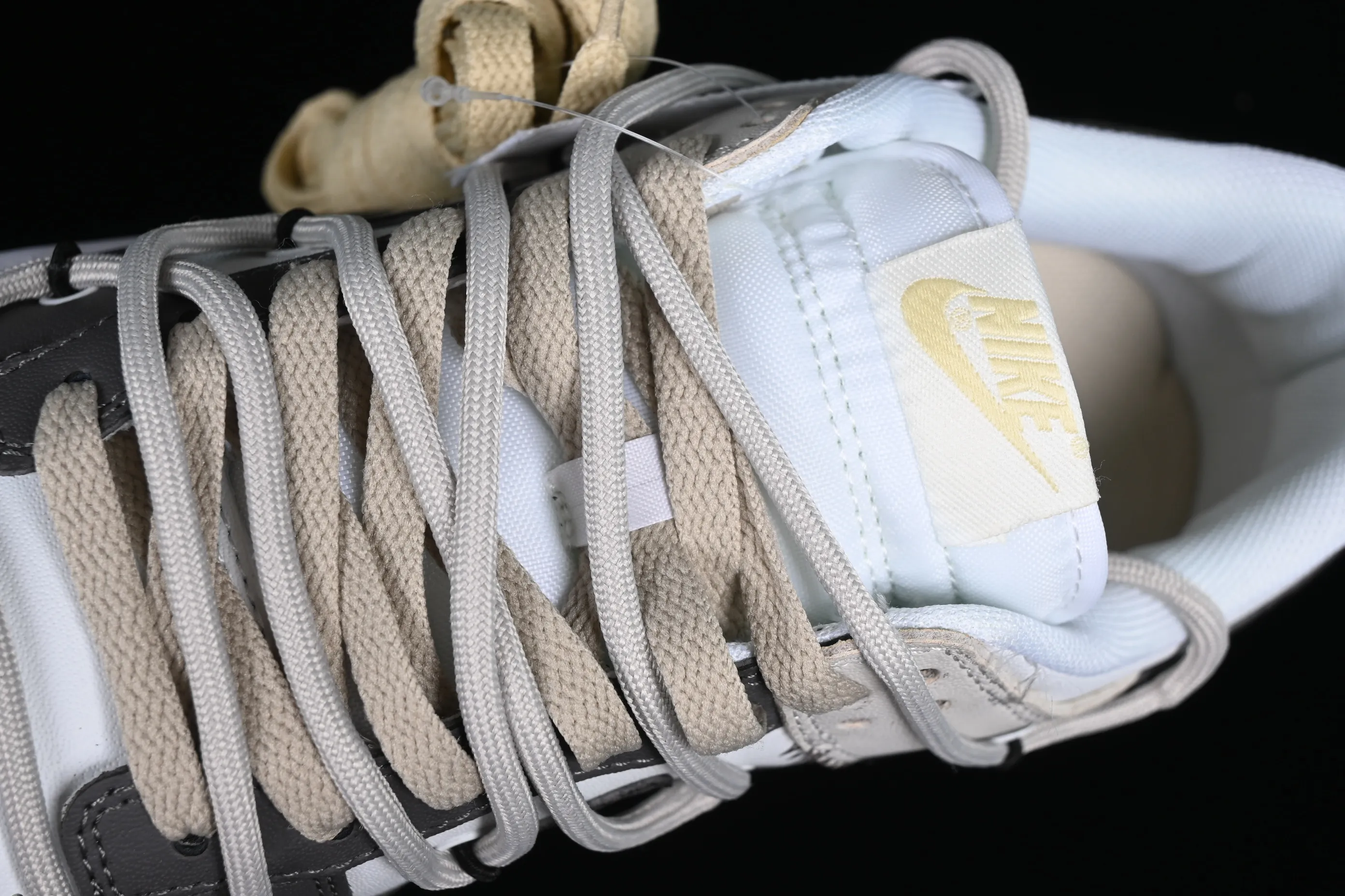 All Categories Nk SB Dunk Series Nk SB Dunk Low Low-top sneakers Customized large box Nk Dunk Low "Team Gold" Official custom-crack SB strapped low-top casual sneakers DV0833-100